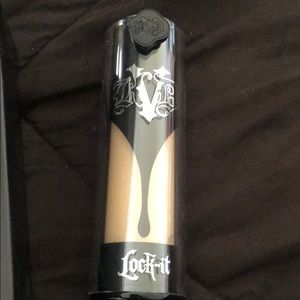 Kat Von D Light 43 Warm Lock-It Foundation